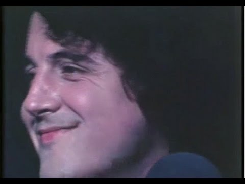 Vídeo: Xoán González-Millán entre o público dun concerto de Bibiano (1997)