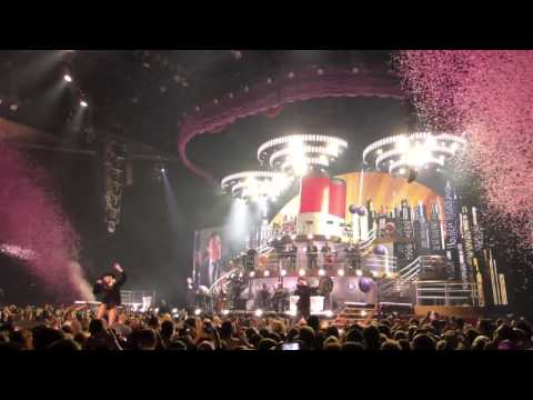 Robbie Williams Swing Both Ways Live 2014 Budapest New York-New York
