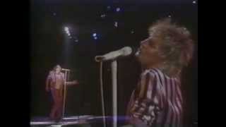 ROD STEWART - (IF LOVING YOU IS WRONG) I DON'T WANT TO BE RIGHT - LIVE 1981