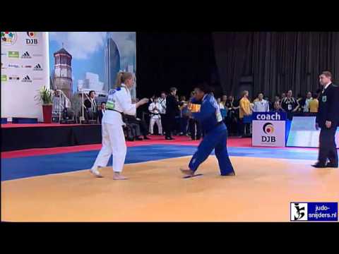 Judo 2010 Grand Prix Dusseldorf: Hanane Kerroumi (MAR) - Melanie Lierka (GER) [-52kg].