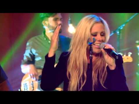 Lucia Parker - Dios Está Aquí (En Vivo por Enlace)