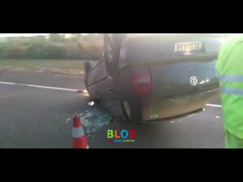 Carro capota na SP-293 em Cabrália Paulista e motorista desaparece