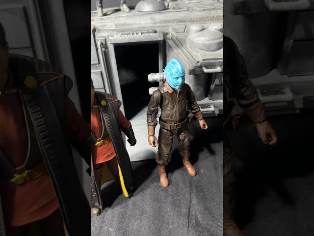 Vídeo relacionado con Star Wars: The Mandalorian Mythrol Portrait R12 Camiseta