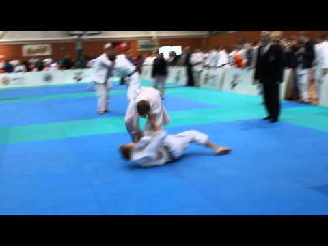 JAUNŲJŲ SPORTININKŲ KOVOS Šiauliuose ir Šakiuose