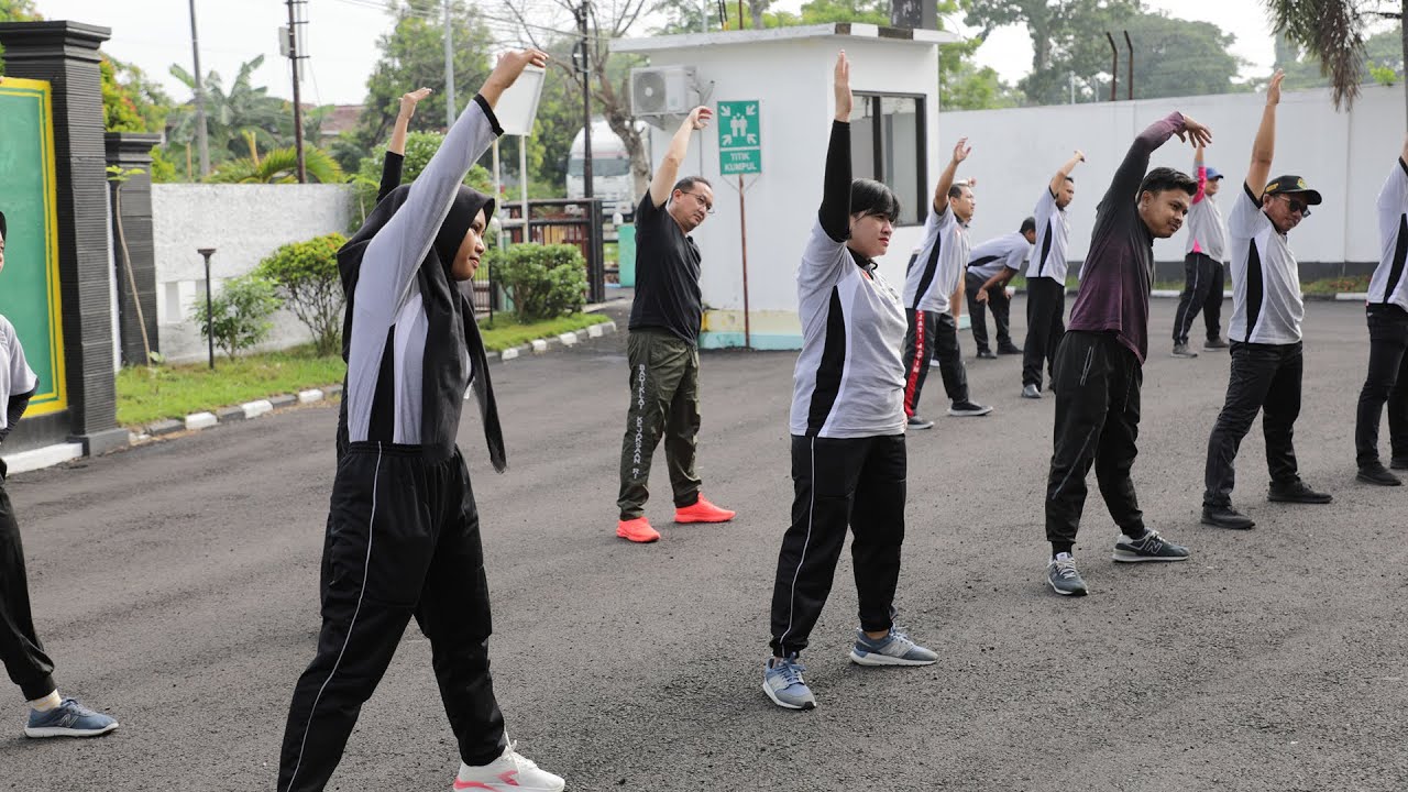 Giat Senam pagi dilanjutkan Sarapan bersama