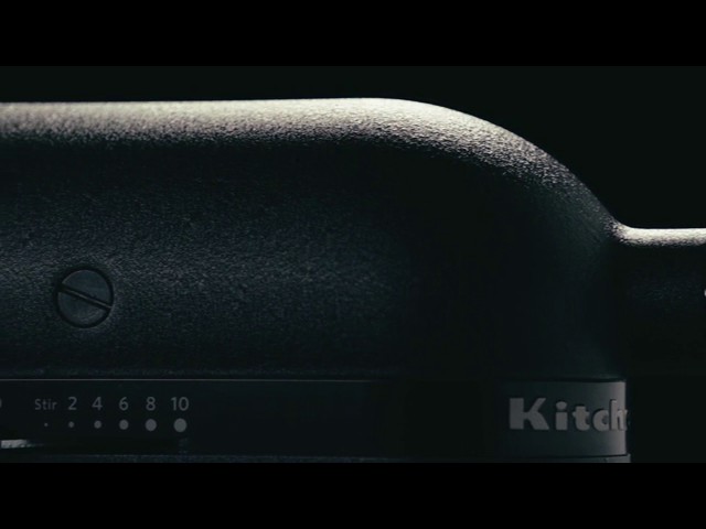 Video Teaser für KITCHENAID ARTISAN® BLACK TIE STAND MIXER