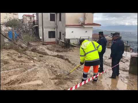 Rota Greca: massa di fango e detriti sulle case