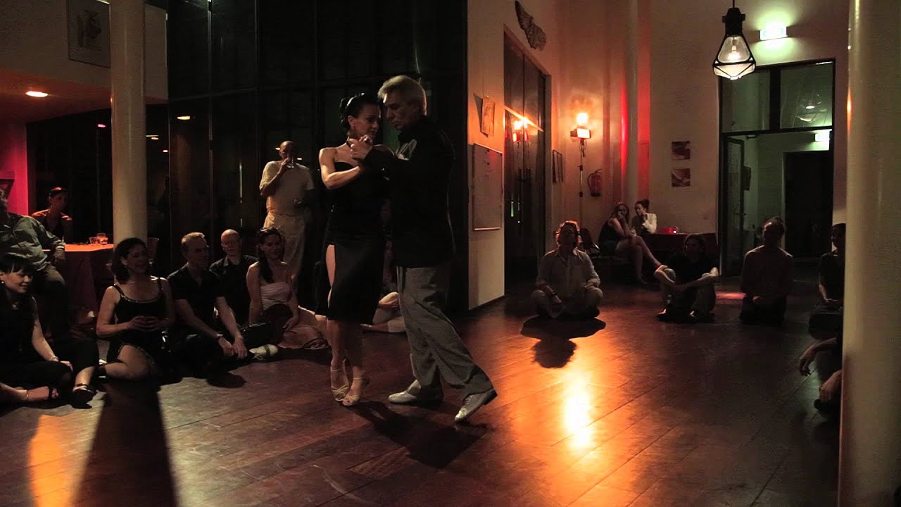 Video thumbnail for PAULA FRANCIOTTI & ORLANDO SCARPELLI AT SANTA MILONGUITA PART 1