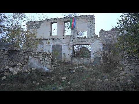 Dal fronte azero, la bandiera dell'Azerbaigian sulla città di Fizuli
