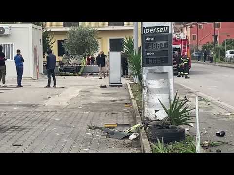 Incidente a Mercato San Severino, auto si ribalta: un ferito