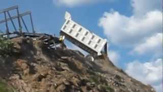preview picture of video 'Camiones del MOP en Botadero de tierra cerrado'