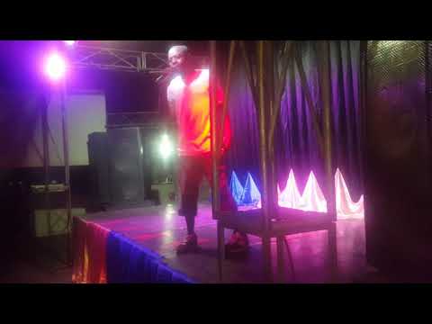 MZEE CHONKA AKIPERFORM NYIMBO YA MWANANGU BULYAGA BAR