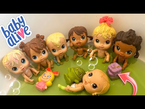 NEW Baby alive crib life dolls swimming in the Bath 🛁 having fun with Christmas bath toys 🎅🏾