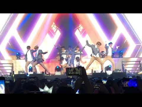 170922 Wanna One in Sg - Hands on Me