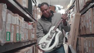 Video thumbnail for Supro David Bowie Limited Edition Dual Tone Electric Guitar - Unboxing by Chuck Levin's Washington Music Center
