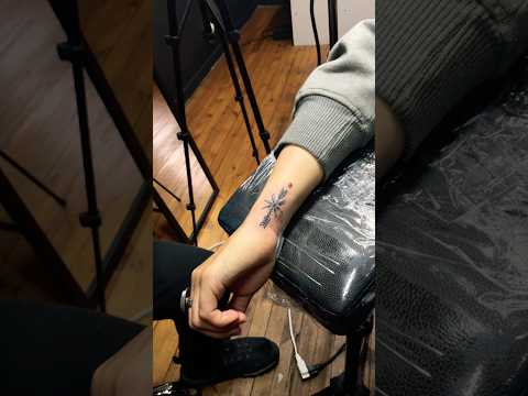 Retoque tattoo flecha y plumas 🪶