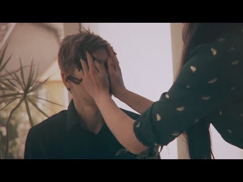 Meno - Aux Bras (Official Video)