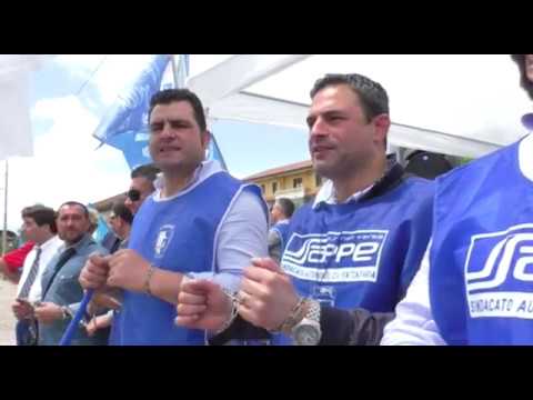 Carcere Ariano. Agenti incatenati per chiedere maggiori diritti. Il Direttore: "troppi candidati".