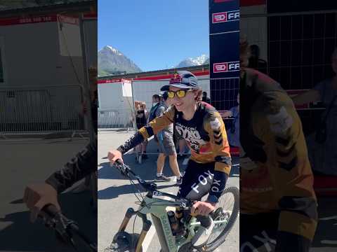 Arriving in style 😎How Jackson Goldstone rocked up to the Class of 2025 photo 🔥