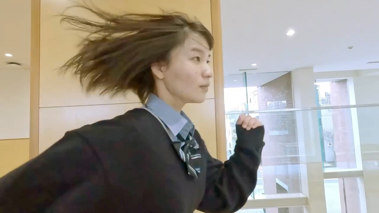 高校生が本気で作った！女子高生VS謎の黒服…校内バトルが熱い