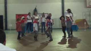 preview picture of video 'Dança da região Centro-oeste do Colégio Maia Vinagre.'