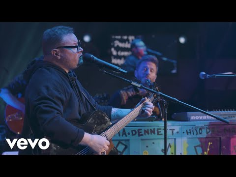 Videoclip de Kilómetros (4 Latidos Tour - En Vivo) — Sin Bandera