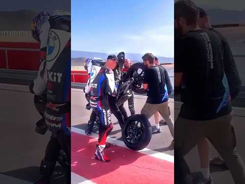 🏍️ La façon dont il pars a la fin 🥶