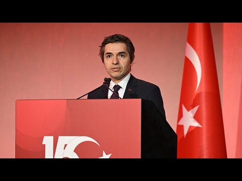 Londra'da "15 Temmuz Türkiye'nin Demokrasi Zaferi" başlıklı panel düzenlendi
