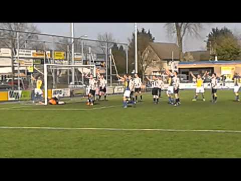 Afgekeurd doelpunt van Berghem Sport.