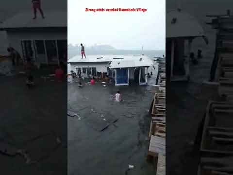 Strong Winds in Port Moresby, Hanuabada Village goes down in sea #shorts