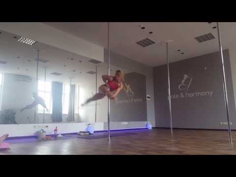 Awesome entry on the spinning pole