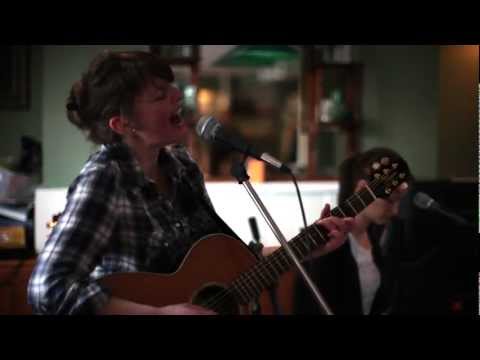 Nicky Swann - Union Babies (Acoustic Singer Songwriter Live)