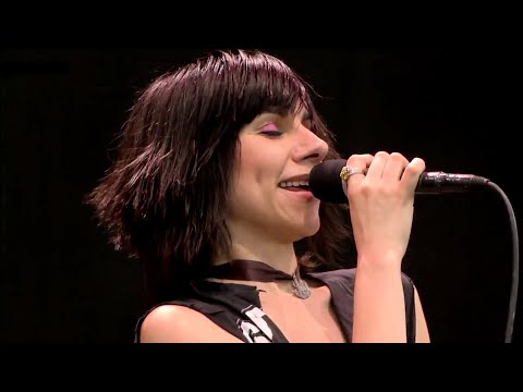 PJ Harvey - A Place Called Home (Glastonbury 2004)