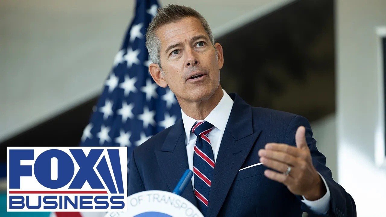 WATCH LIVE: Sec Duffy briefs after fatal LaGuardia plane collision