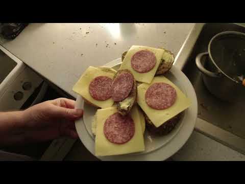 MongoTV_6360 - Min Aftensmad - FRANSKBRØD og MØLLEBOLLE Med OST og SPEGEPØLSE