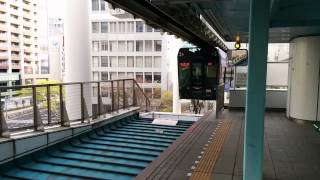 preview picture of video 'chiba monorail passing by station'
