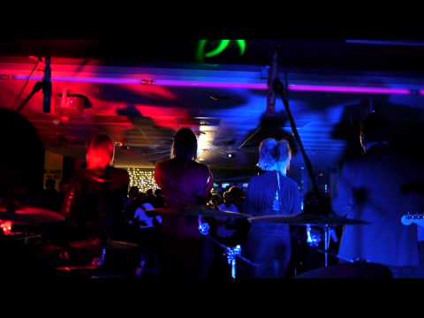 Klub 300 Bowling in biljard center - Koncert  Xequtifz