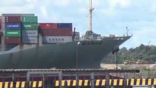 preview picture of video 'Barco portacontenedores encallado en el Puerto de Buenaventura, Valle, Colombia'