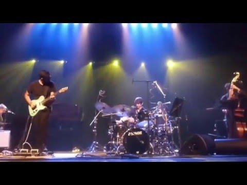 Neil Finn and On Fillmore - Gentle hum (live)