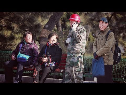 當路人們無意中聽到農民工的電話，有人笑容都藏不住了！