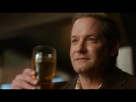 The Flash 9x10 - Barry meets Eobard in Year 2000 and Go Out for a Beer