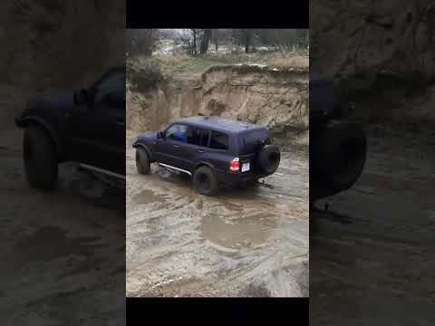 Jeep Grand Cherokee WJ 4.7 V8 vs. Pajero 3 Offroad climb