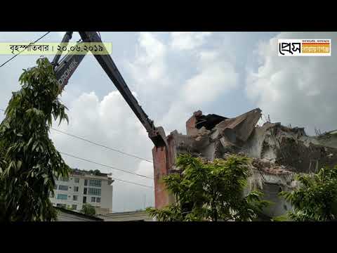 শহরের রহমতউল্লাহ মার্কেট ভেঙ্গে গুড়িয়ে দিয়েছে নাসিক