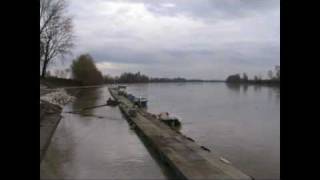 preview picture of video '2008 Dicembre 01 fiume Po e Brembiolo in piena'