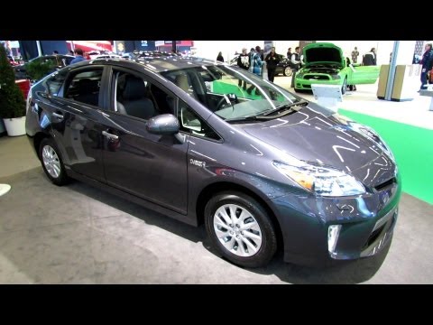 Thumbnail for 2013 Toyota Prius Hybrid - Exterior and Interior Walkaround - 2013 Montreal Auto Show by Toyota Prius G