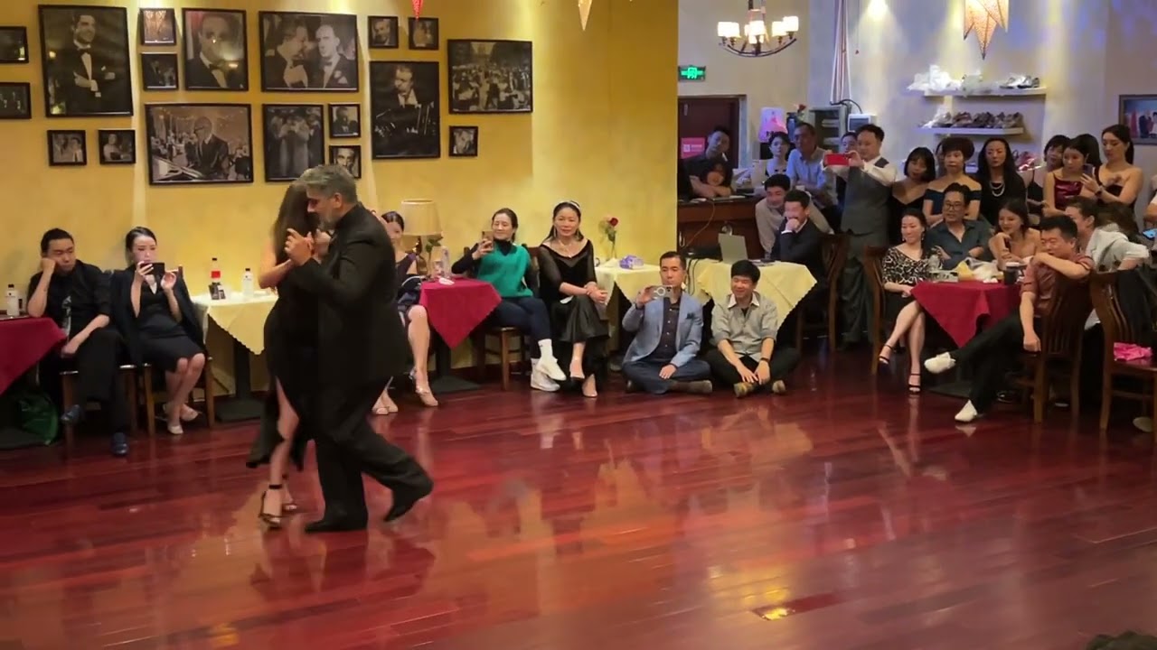 Andrés Laza Moreno y Eladia Córdoba en Chengdu Rosa Tango Club