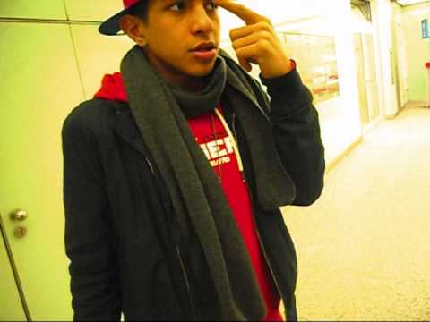 Ceyz wird von Naomi mit Bubbles abgeschossen xD