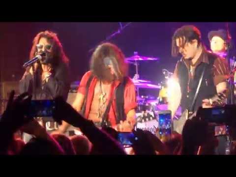 Hollywood Vampires - Dead Drunk Friends/Billion Dollar Babies/Train Kept A-Rollin' - Night #2 Roxy