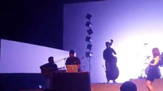 A Velha E O DJ Lyrics English Translation