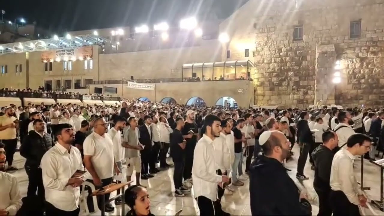 EMOCIONANTE o momento do TOQUE do SHOFAR em JERUSALEM